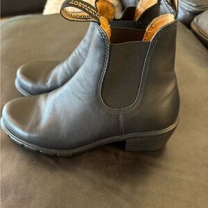 Black Leather Blundstone Chelsea Boots